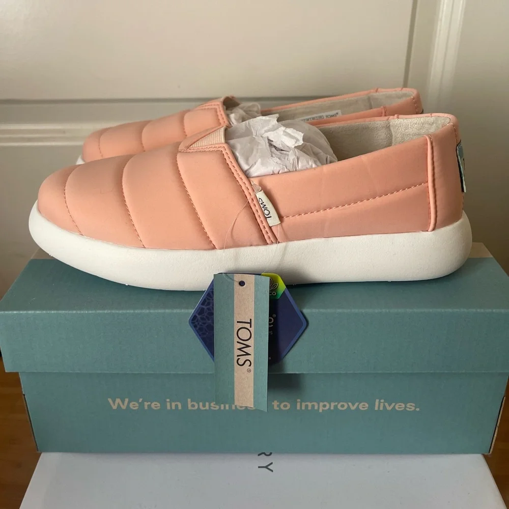 Brand New women’s‎ TOMS Pink
